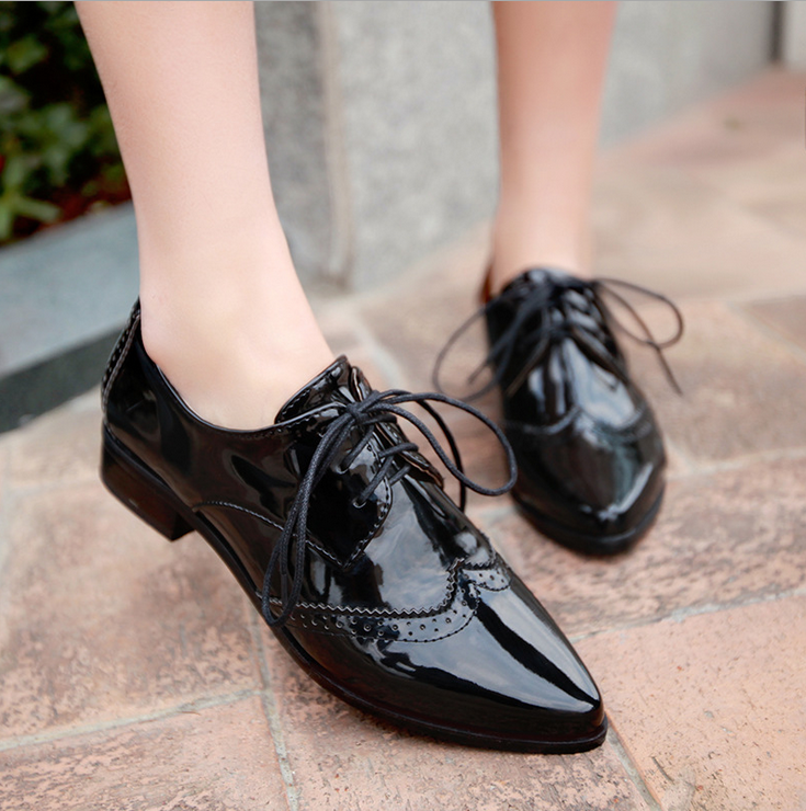 Glossy Pointed-toe Lace-up Flat Oxford Shoes